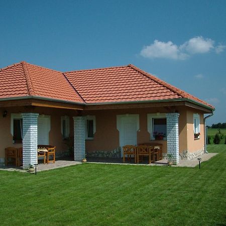 Horvathapartman Bük Екстериор снимка