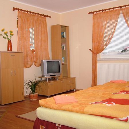 Horvathapartman Bük Стая снимка