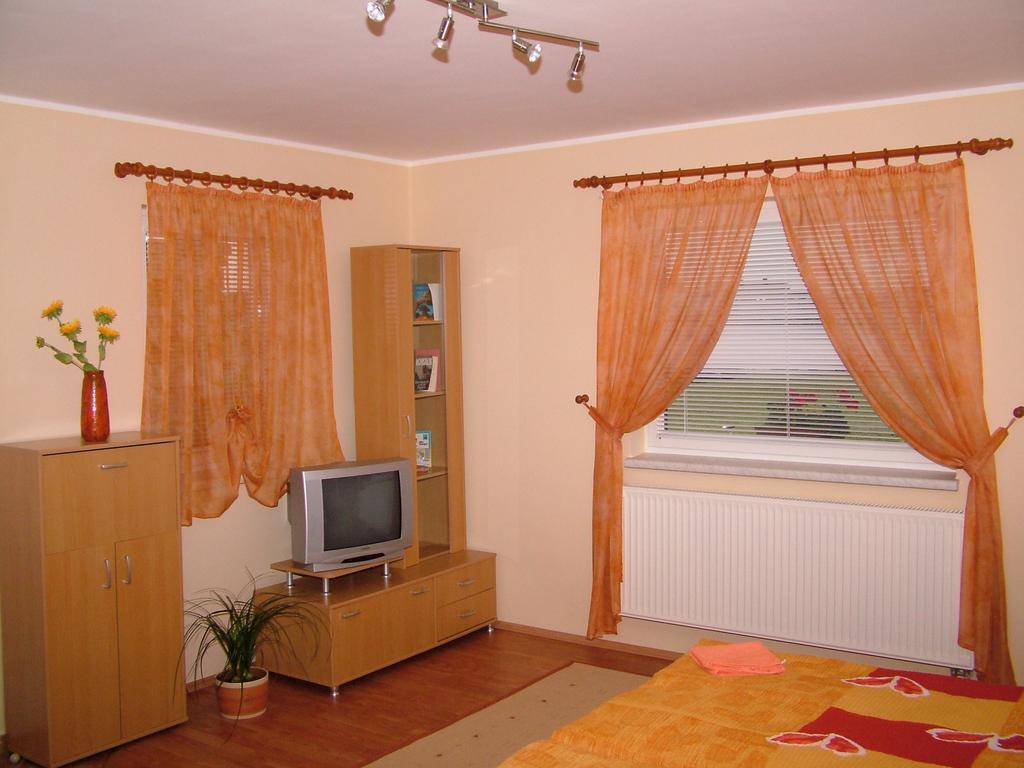 Horvathapartman Bük Стая снимка