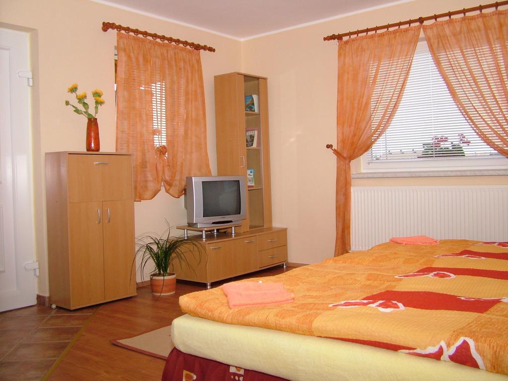 Horvathapartman Bük Стая снимка