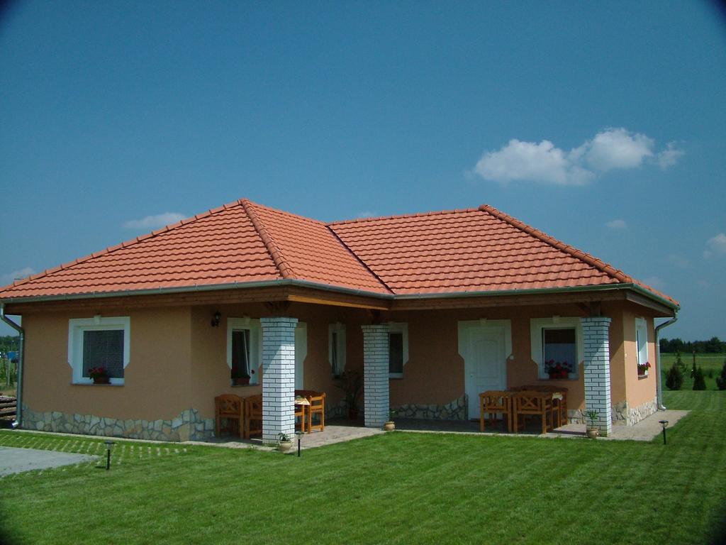 Horvathapartman Bük Стая снимка